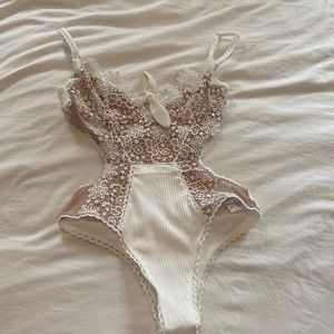 ISABELLES CABINET BODYSUIT SIZE SMALL